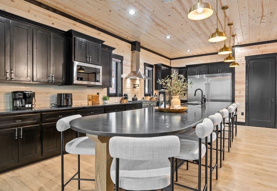 Designed with both style and convenience in mind, this spacious kitchen has everything you need to whip up delicious meals while enjoying the beauty of the cabin.