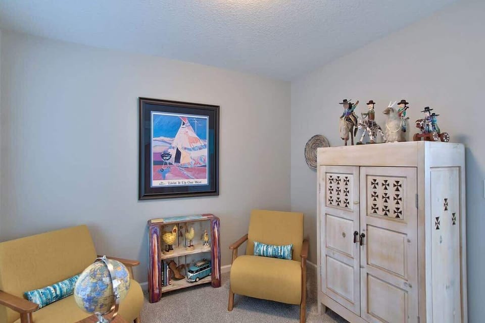 Cozy bonus room offering extra space for reading, games, or family relaxation. 