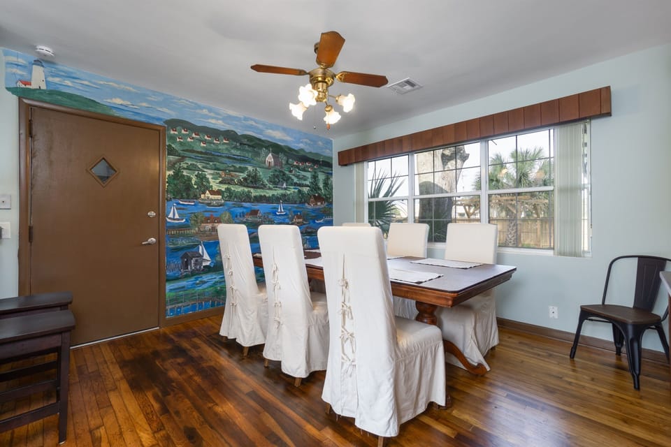 Seating for 6 at the table. Additional seating at the breakfast bar.