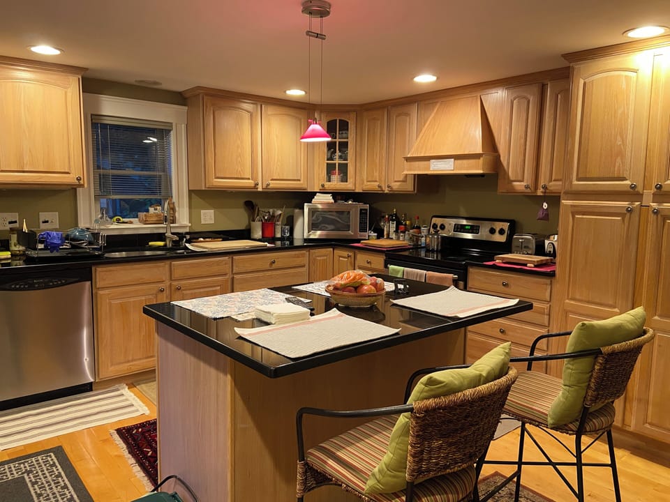 Another view of the full kitchen