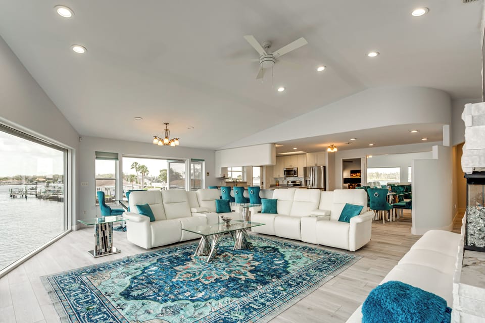 Crystal River Vacation Rental | 3BR | 2BA | Stairs Required | 4,400 Sq Ft