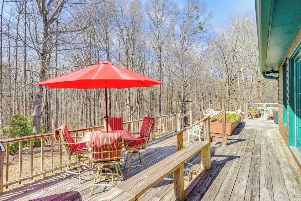 Multi-Level Deck | Gas Grill | Fire Pit | Outdoor Dining | 2-Story Cabin
