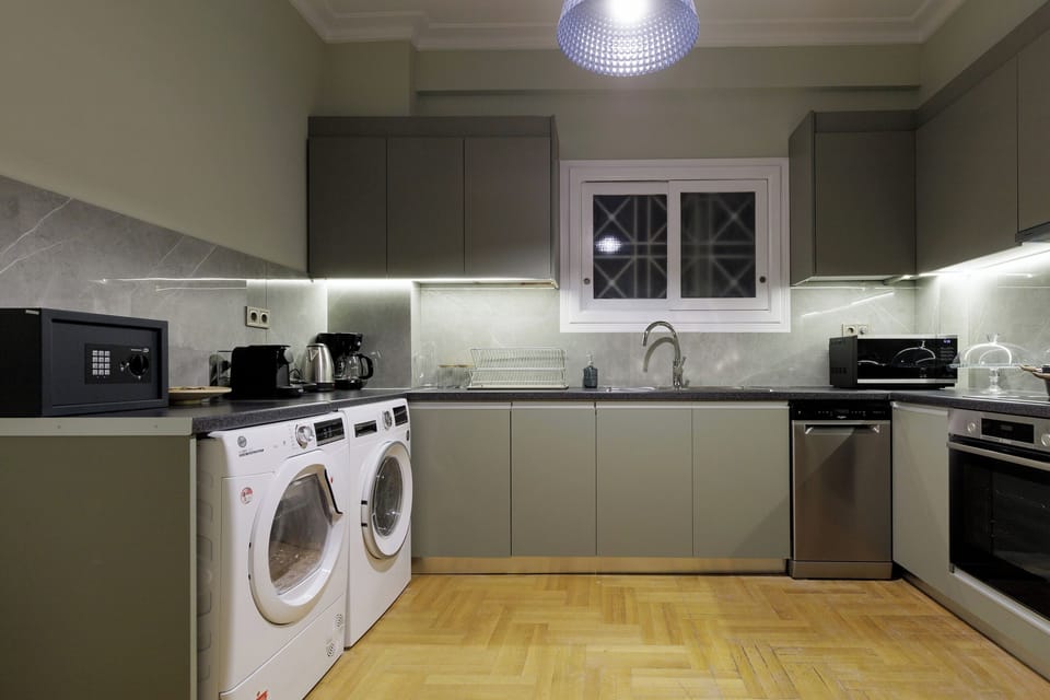 Full kitchen