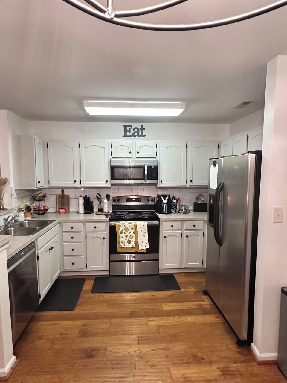 Fully stocked kitchen, brand new appliances