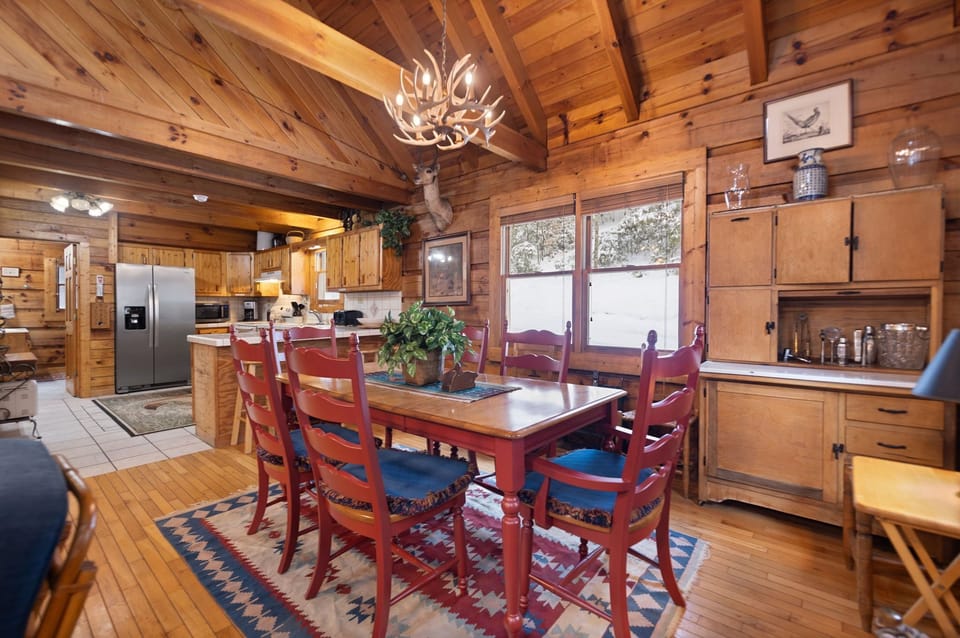 Dining room with beverage cart
