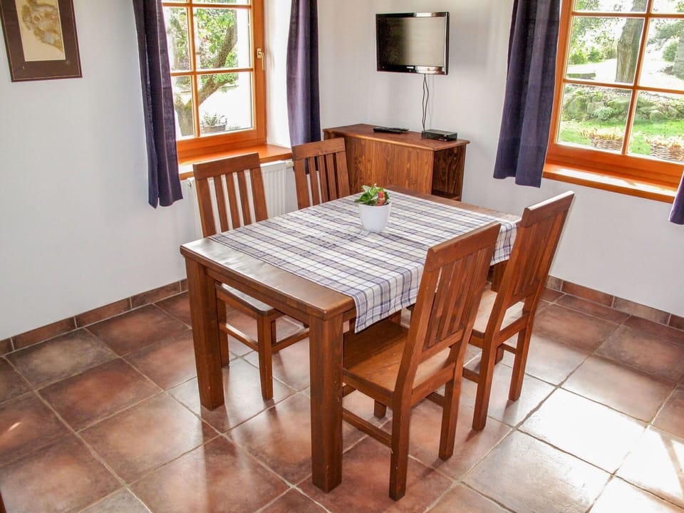 Table, Picture Frame, Furniture, Window, Property, Chair, Wood, Interior Design, Plant, House