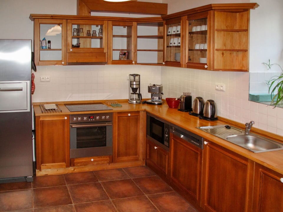 Countertop, Cabinetry, Kitchen Sink, Property, Building, Furniture, Sink, Kitchen Appliance, Tap, Kitchen Stove