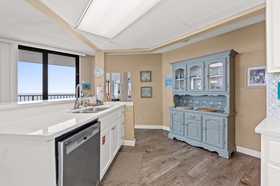 Kitchen and Bar Areas
