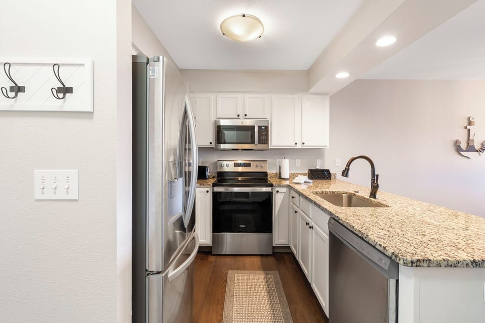 Full Kitchen-Newly Renovated