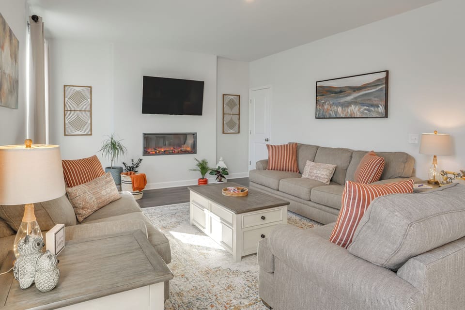 Lebanon Vacation Rental | 3BR | 2.5BA | Stairs Required | 2,400 Sq Ft