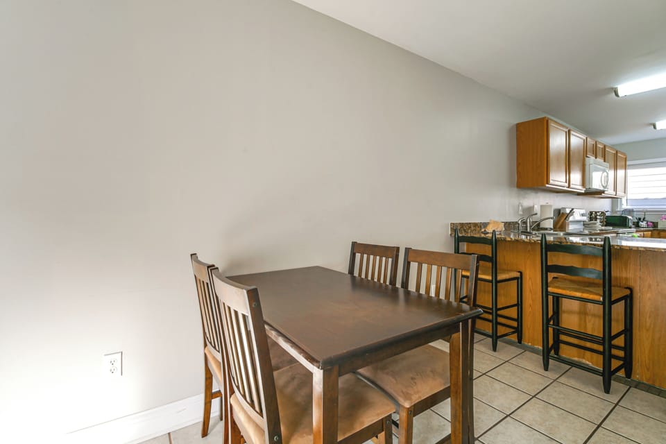 Dining Area | 1st Floor | Dishware/Flatware | Trash Bags/Paper Towels