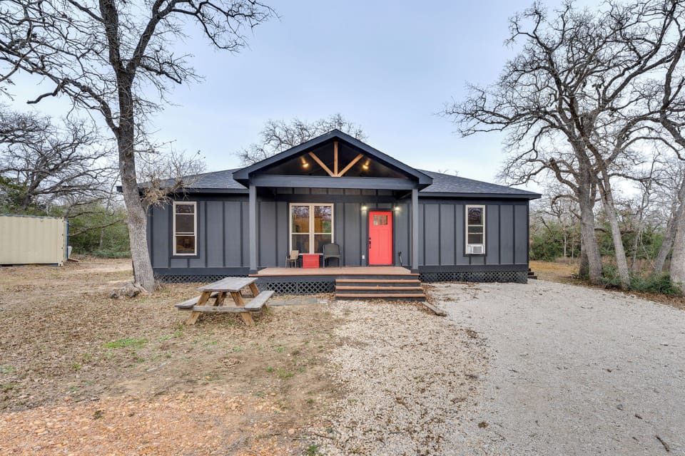 Waelder Vacation Rental | 3BR | 2BA | 4 Steps to Enter | 1,400 Sq Ft