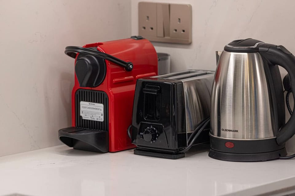 Fully equipped kitchen with washing machine, dishwasher, toaster, kettle.