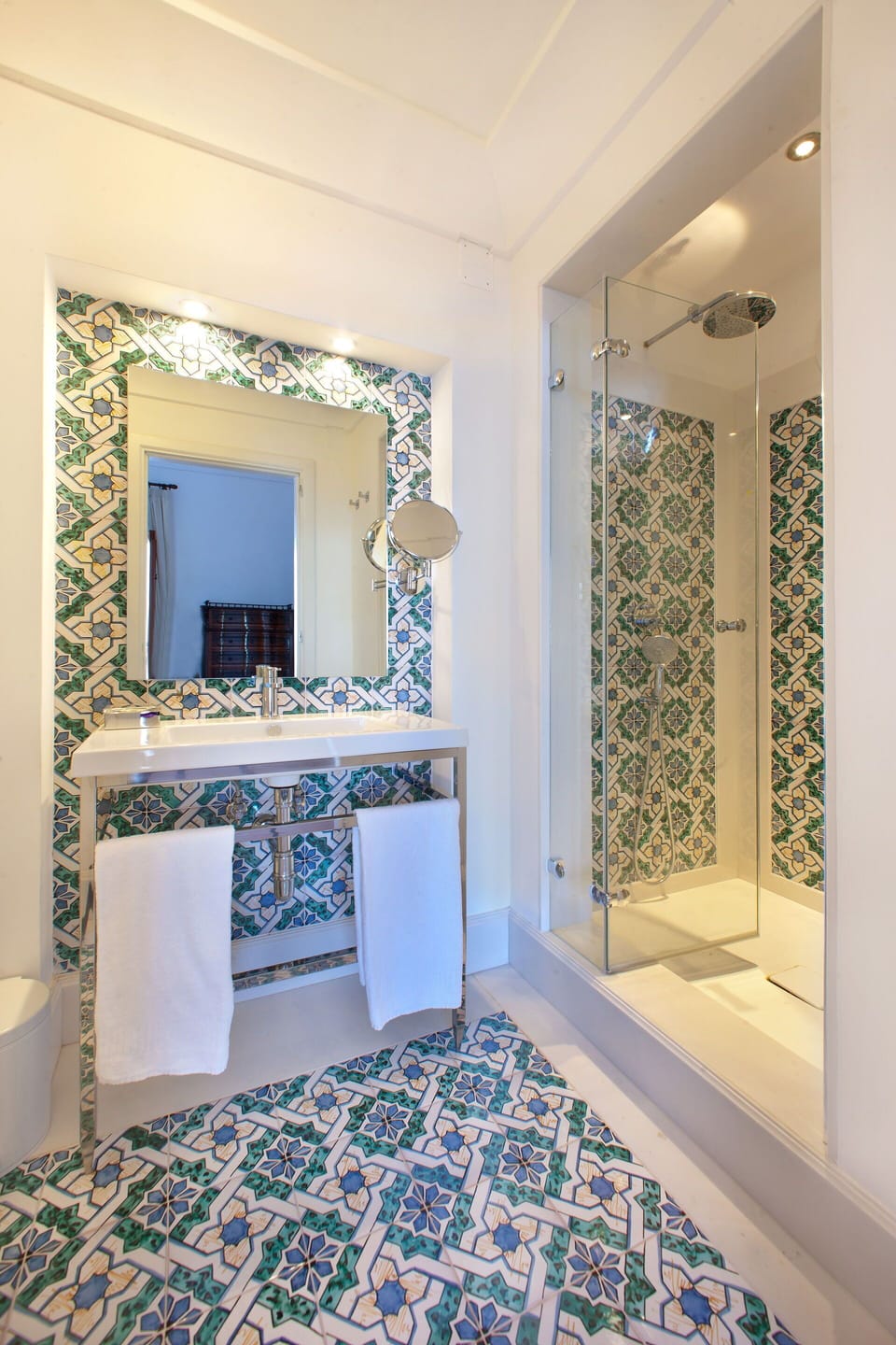 Autumn, Bathroom, Spring, Summer