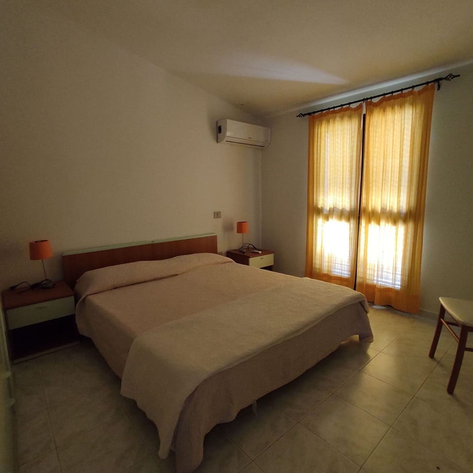 Autumn, Bedroom, Spring, Summer