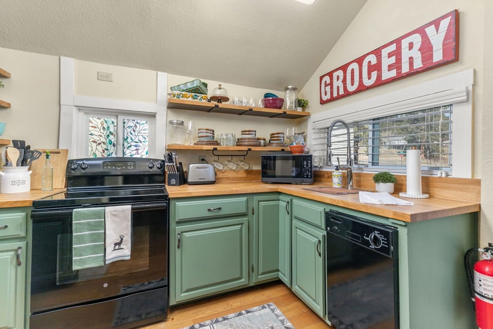 Open concept dining / kitchen area with fully stocked kitchen