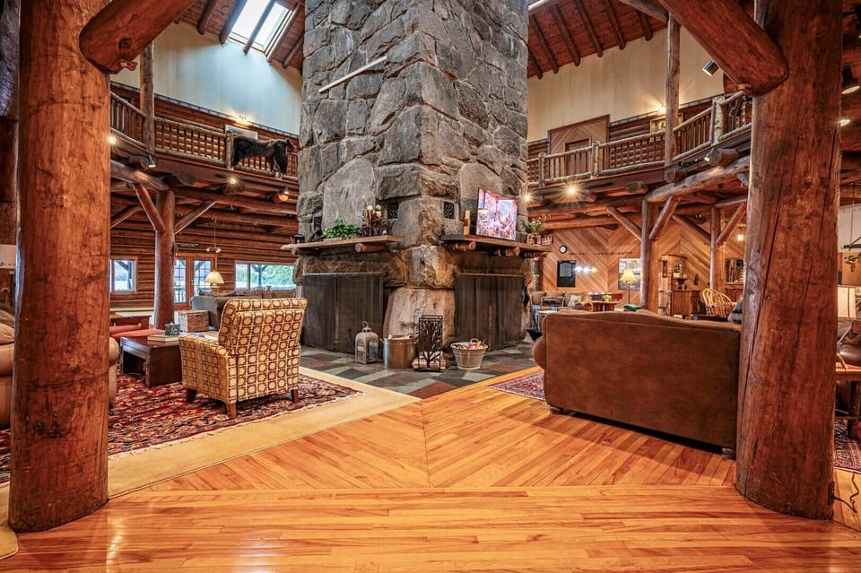 Great Camp Hollywood Hills on 1st Lake