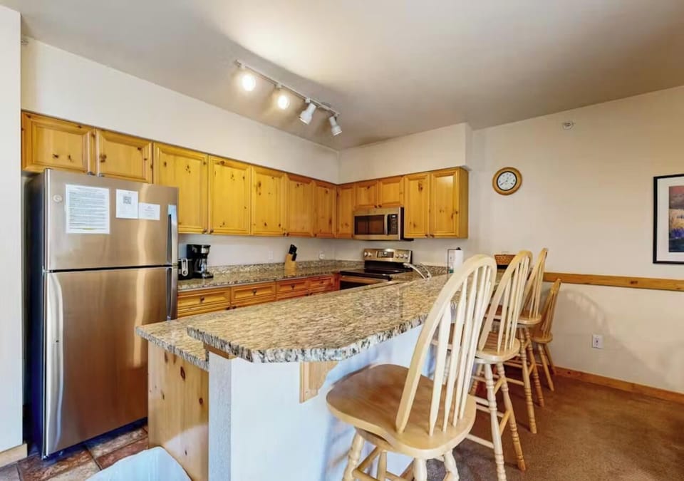 Tenderfoot Lodge 2663 Kitchen