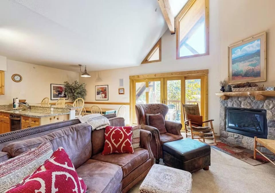 Tenderfoot Lodge 2663 Living Space