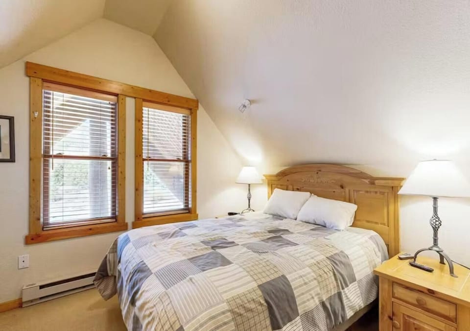 Tenderfoot Lodge 2663 Guest Bedroom 3