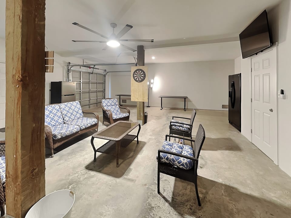 Seating Area, Game Room in Garage
