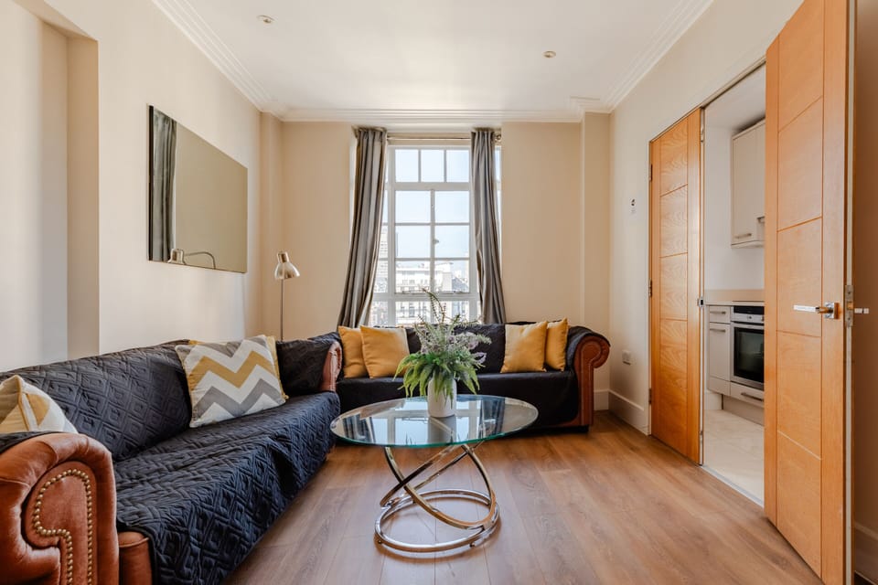 Living Room / Lounge