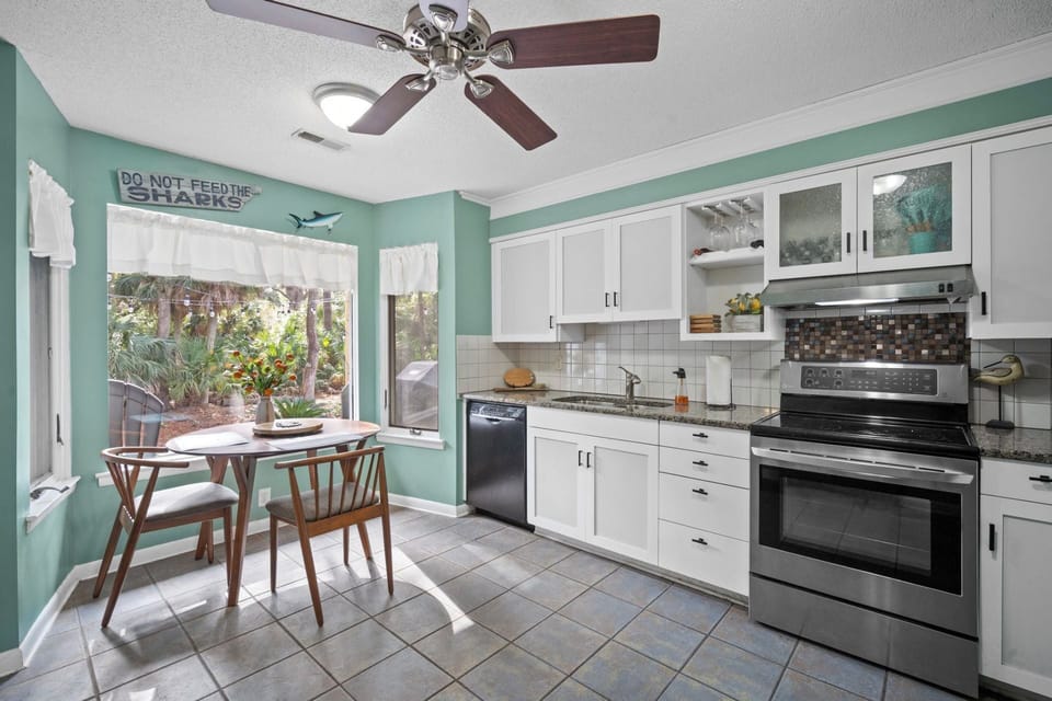Kitchen & Breakfast Nook