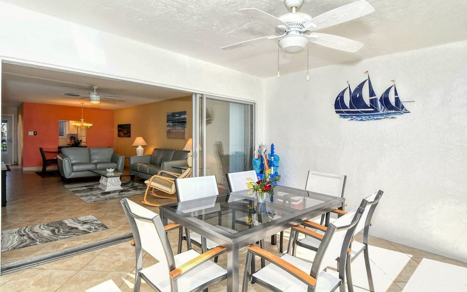 Look Through - Lanai - Dining Area
