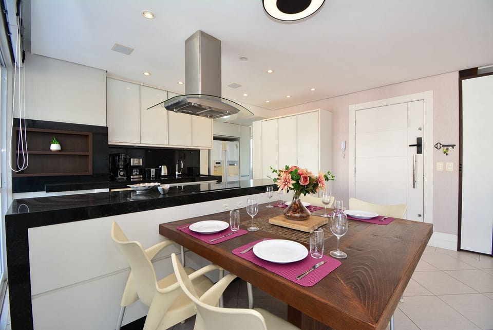 Kitchen or kitchenette,Dining area