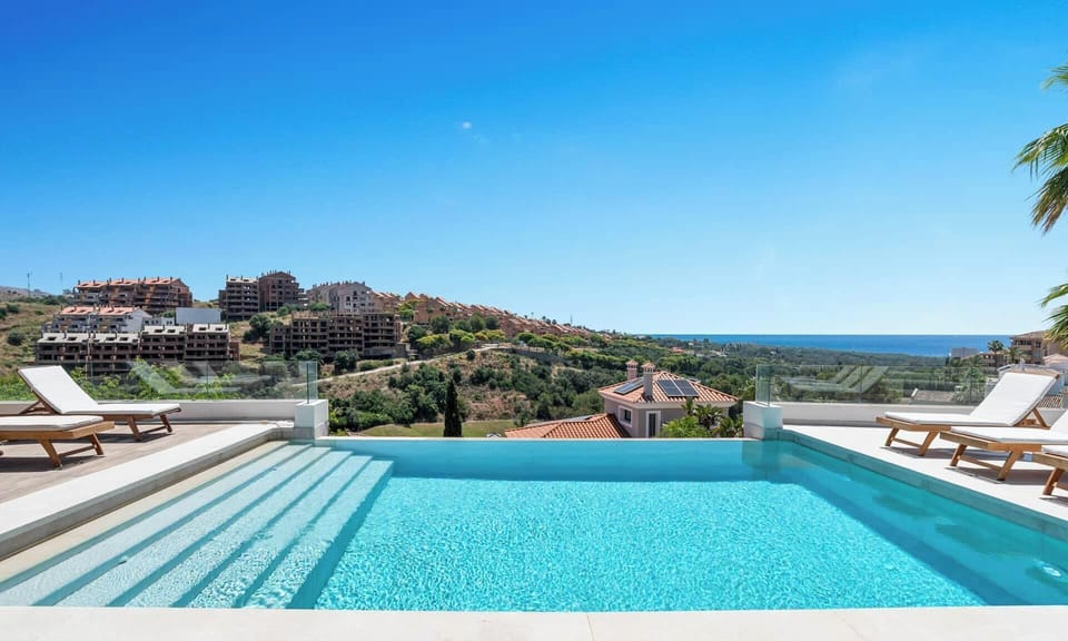 The big pool with ocean view