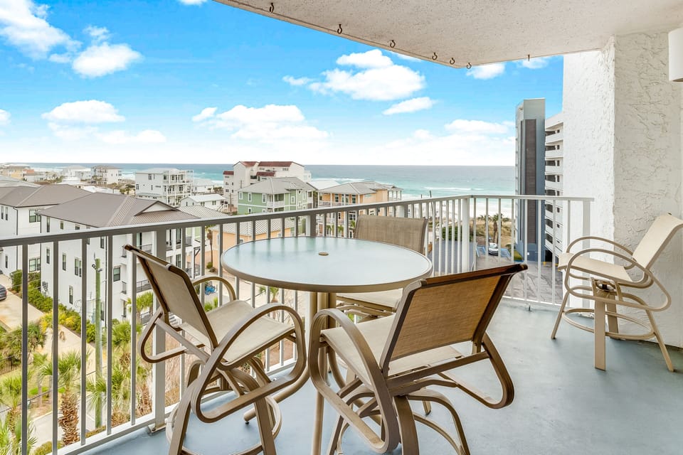 Private gulf view balcony!