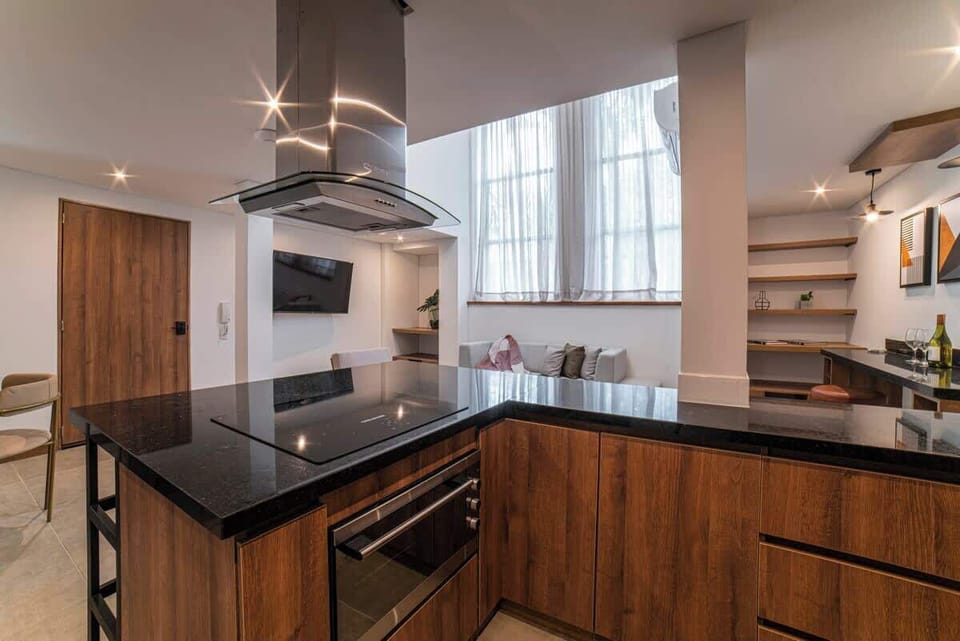 Full kitchen.