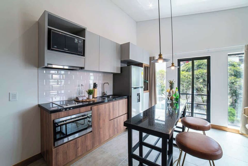 Kitchen with bar