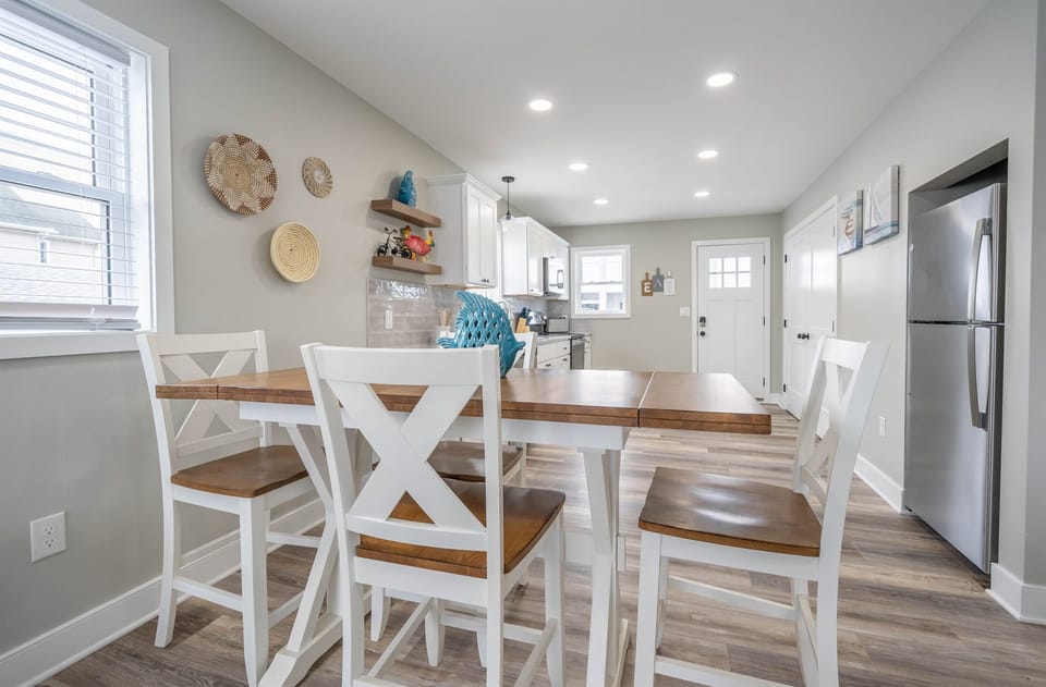 Bright dining area with farmhouse-style seating and a cozy coastal vibe. Located just off the kitchen, it’s perfect for group meals, casual breakfasts, or evening board games.