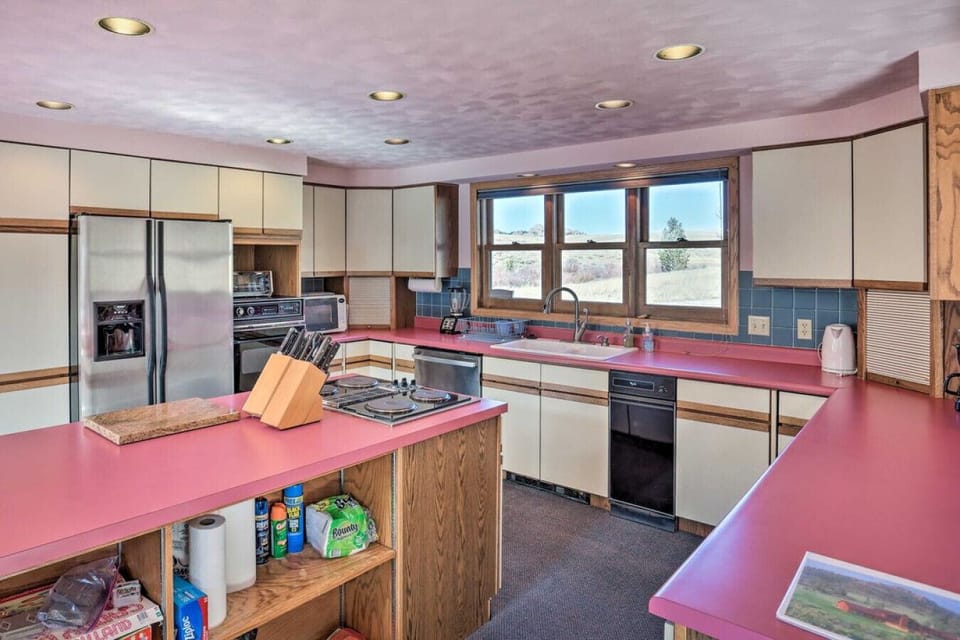 A Warm and Inviting Cooking Space