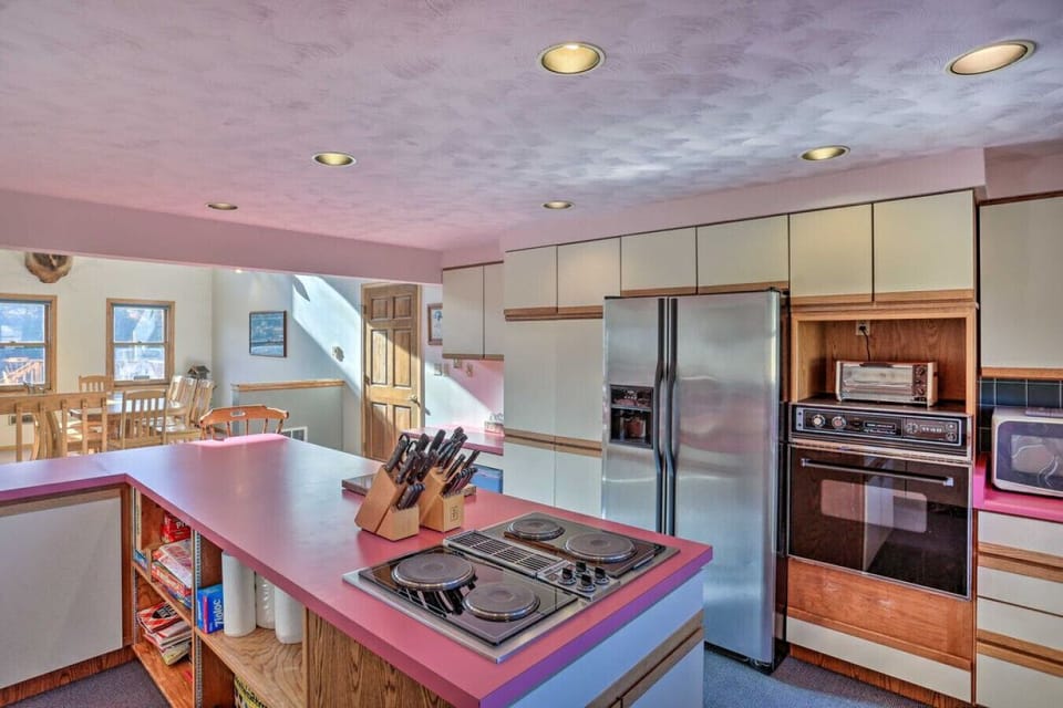 A Warm and Inviting Cooking Space