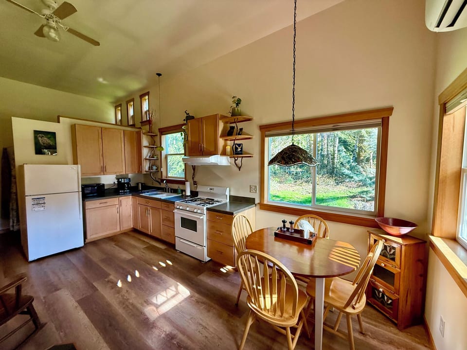 Full kitchen and dining area. High ceilings, lots of natural light.