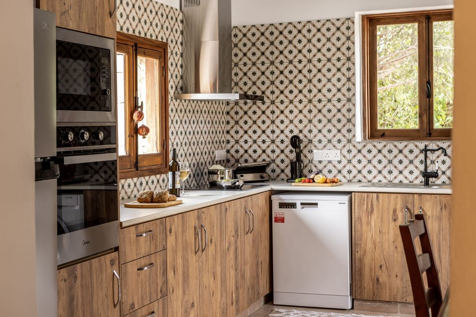 Fully fitted kitchen