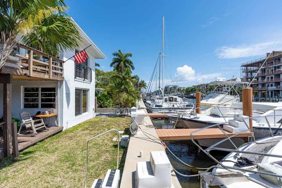 Enjoy stunning canal views from this prime location on the Las Olas Isles. 