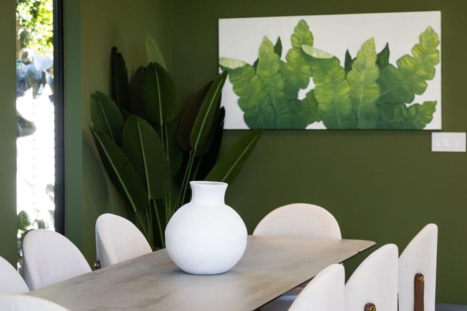 Dining area - seating for 8