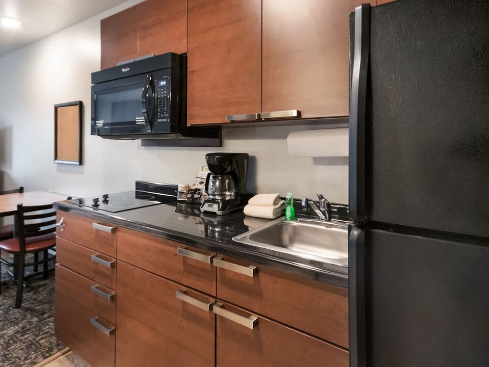 Enjoy extra counter space for quick meals and coffee breaks.