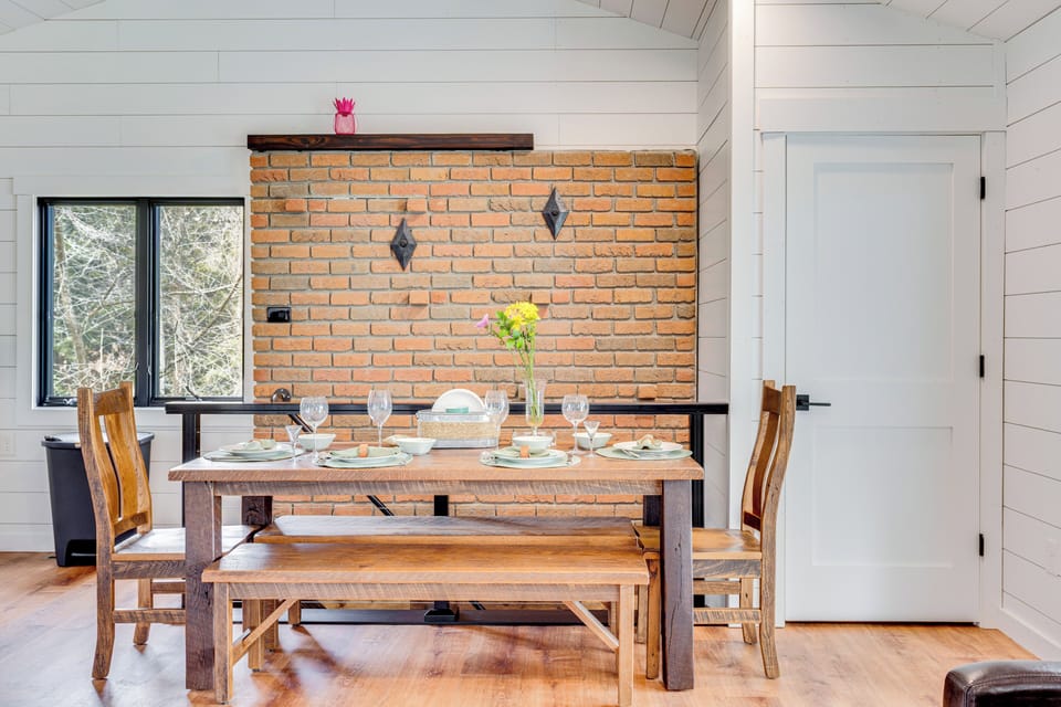 Dining Area | Dishware/Flatware | Main Floor