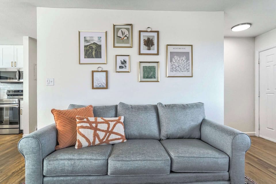 Cozy Comfort Awaits! Sink into Our Sofa and Feel the Relaxation Wash Over You.