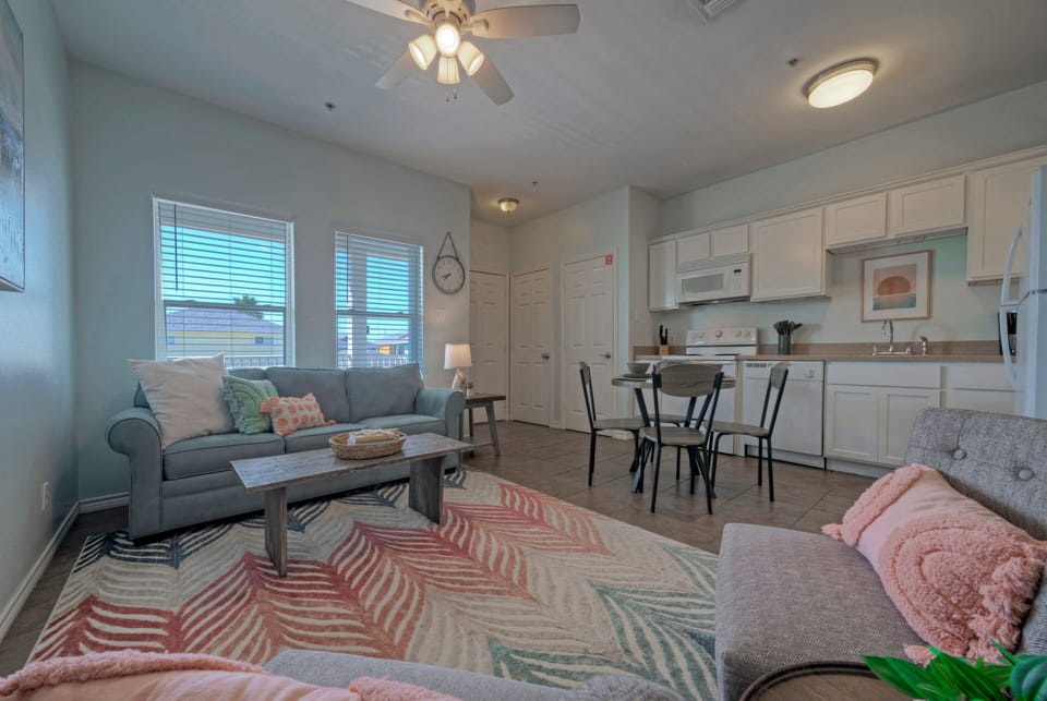 One-bedroom escape with an additional sleep sofa in the living room. (Costa Bahia 206)