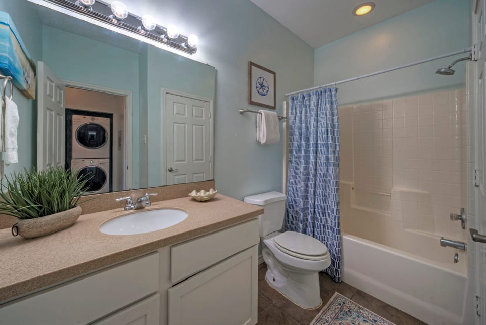 Full Bathroom (Costa Bahia 206)