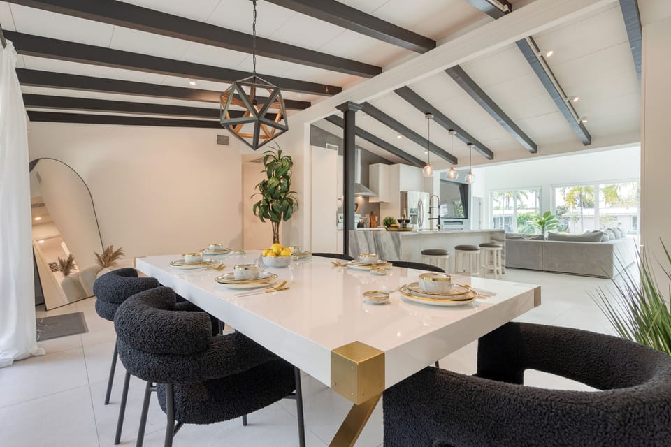 Enjoy meals with a view!