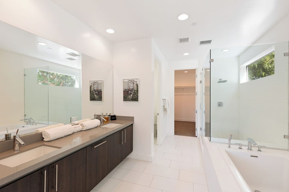 Primary's spacious ensuite. (Polo Villa 8)