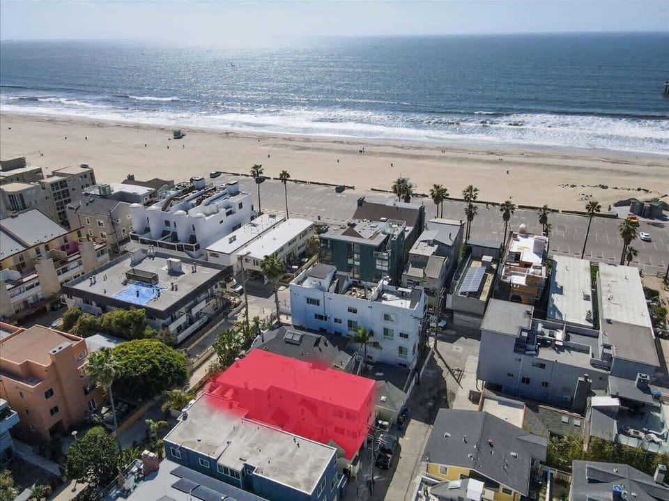 Unbelievable beach front location w/ the sand and Venice Boardwalk just steps away!