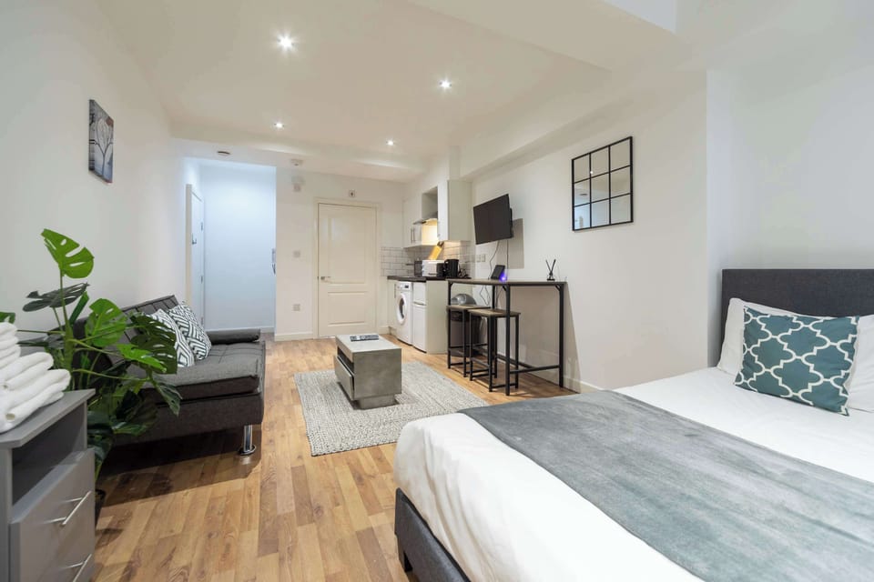 Bedroom (Studio)