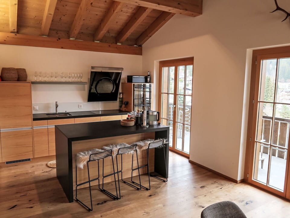 Furniture, Flooring, Interior Design, Wood, Kitchen, Floor, Chair, Countertop, Ceiling, Table